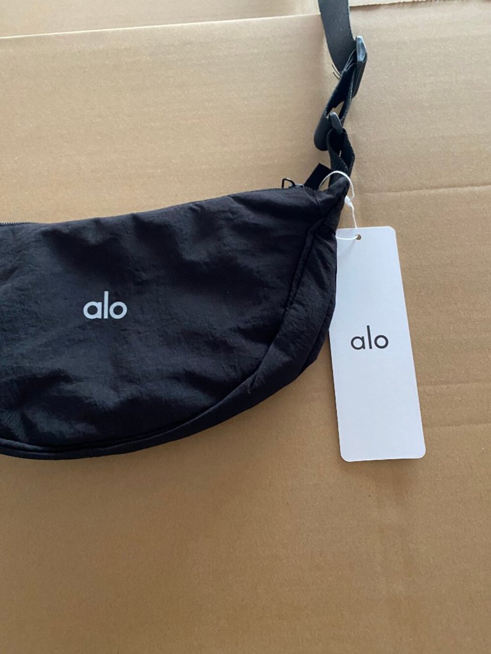 Alo Yoga Black Shoulder Bag Crossbody Mini Crescent Bag New With Tags - Picture 6 of 7